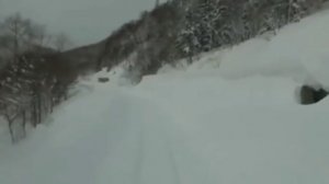 Не видно рельсов, снежные заносы: зимний вид из кабины машиниста