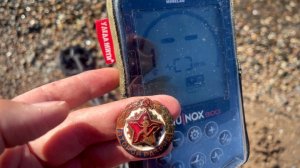 С него я никогда пустой не возвращаюсь! Ищу с металлоискателем на старом городском пляже