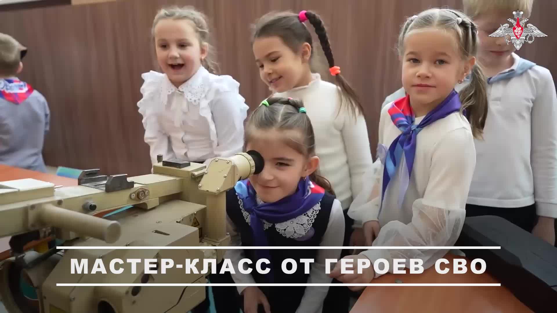 ▫ Ивановские десантники провели акцию «Герои нашего времени» в донецких школах. смотреть онлайн