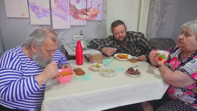 Вкусно кушаем Завтрак приготовленный мамой лучше всех ПОДВАЛ ИЛЬИЧА смотреть онлайн