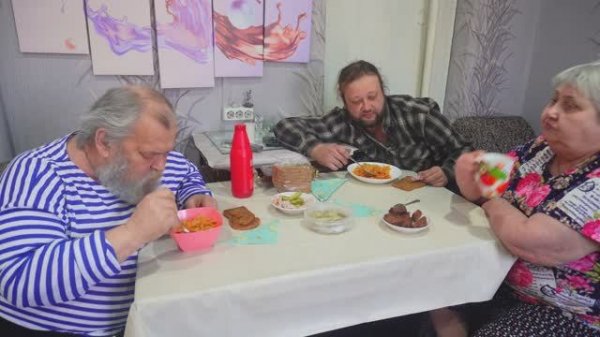 Вкусно кушаем Завтрак приготовленный мамой лучше всех ПОДВАЛ ИЛЬИЧА