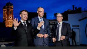 Во Франции указали на унижения Макрона со стороны Стармера и Мерца в Мюнхене