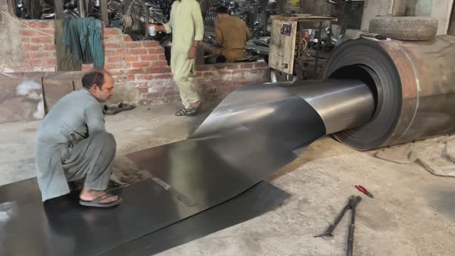 Удивительный процесс изготовления бензобаков для мотоцикла с минимумом инструментов смотреть онлайн