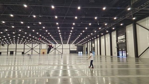 Тренировки по применению спасательного парашюта на параплане; бросание запаски.