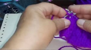 Вяжем узор змейка спицами.