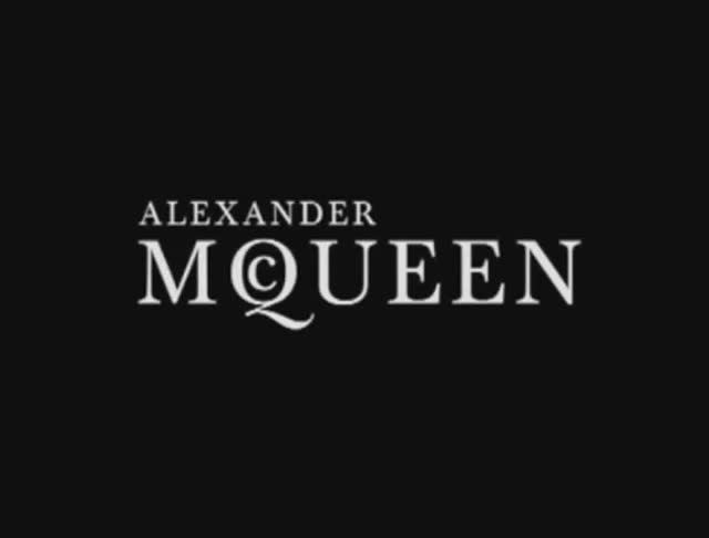 Показ женской коллекции Alexander McQueen весна-лето 2005
