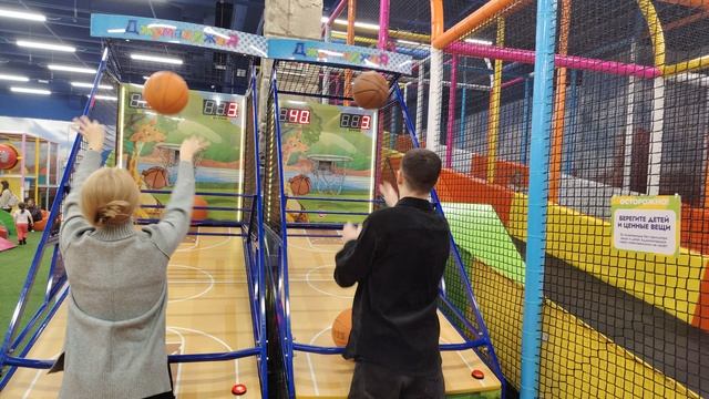 Джуманджи, баскетбол с Виолеттой