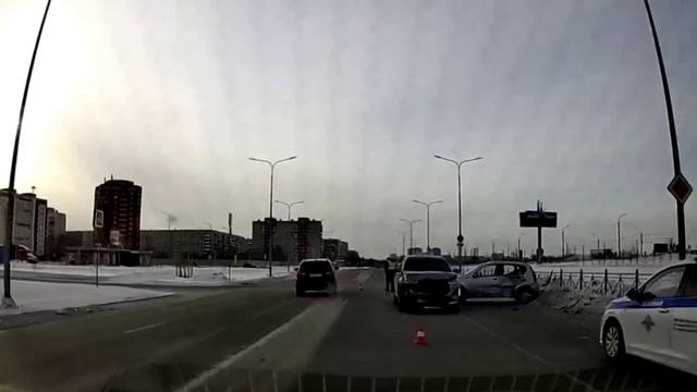 Авария на улице Лукашевича в Омске смотреть онлайн