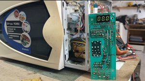 микроволновка крутит при открытой двери