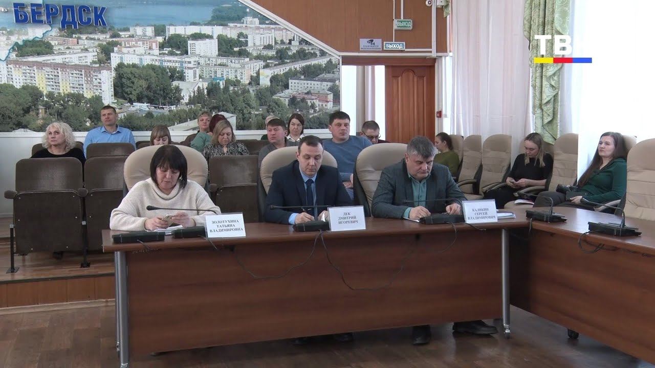 Осмотр кровель с помощью БПЛА и призер олимпиады школьников: итоги недели подвели в администрации смотреть онлайн