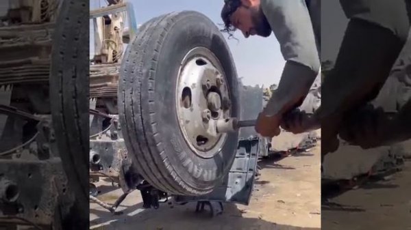 Сборка грузовика в Пакистане