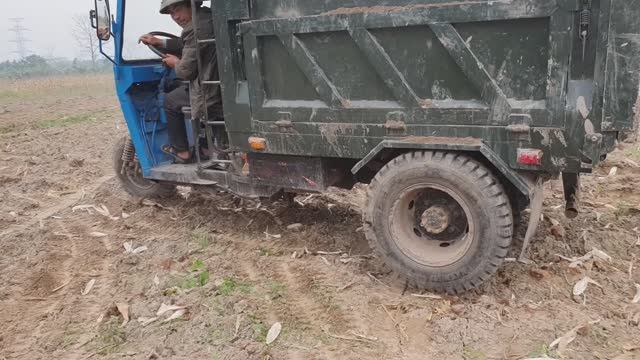 Вьетнам. Интересный грузовичок смотреть онлайн