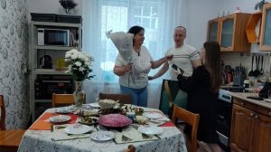 Меня поздравляют)) Подарки)) С утра работаю))