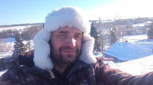 Кормлю семечки #синицам, #снегирь,Обыкновенный #дубонос Надо ли чистить снег с крыши дом . 16.02.26