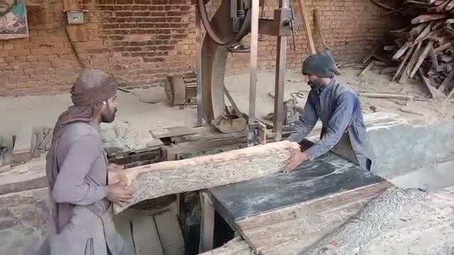 Деревянные поддоны. Пакистанцы ругаются и пилят. смотреть онлайн