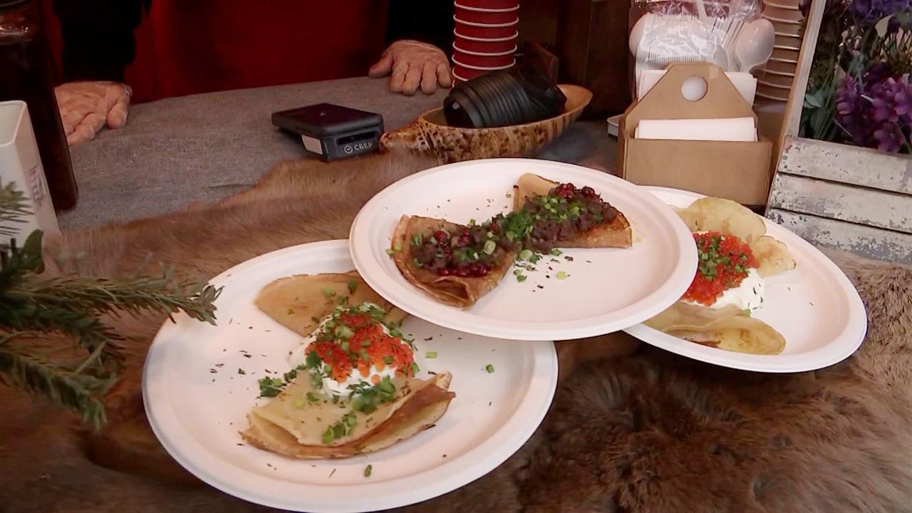 На фестивале "Масленица" можно попробовать блины с начинками на любой вкус. смотреть онлайн