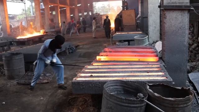Процесс производства арматуры из металлолома в Пакистане. смотреть онлайн