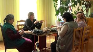 Жительницы Бирагзанга вяжут тёплые подарки участникам СВО