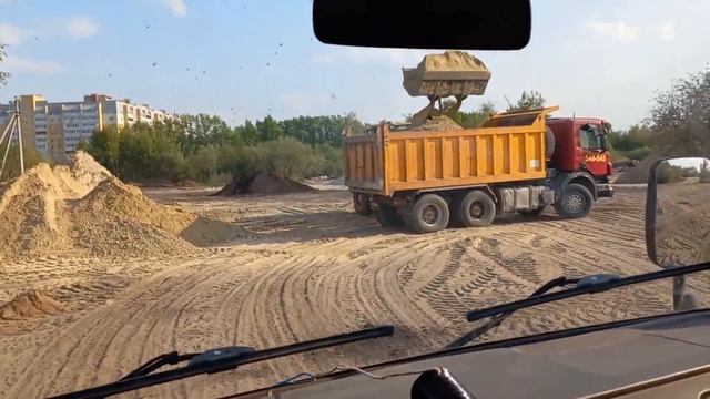 Фронтальный погрузчик и песок. Инструкция.