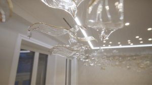 Стеклянная подвесная композиция в апартаментах в г.Казань
