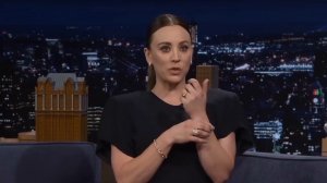 Кейли Куоко сравнивает своего ребенка с пьяным лучшим другом, рассказывает о фэнтези-футболе и фильм