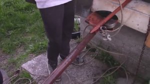 ШЕСТЬСОТ КИЛОГРАММОВЫЙ ПОИСКОВОЙ МАГНИТ КИДАЕМ В КОЛОДЕЦ