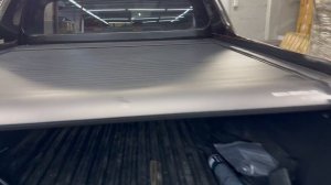 Крышка кузова пикапа с электроприводом под оригинальный спойлер