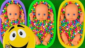 4 Минуты насыщения с тремя конфетами в радужной ванночке с нарезкой M&M's и волшебной слизью Видео