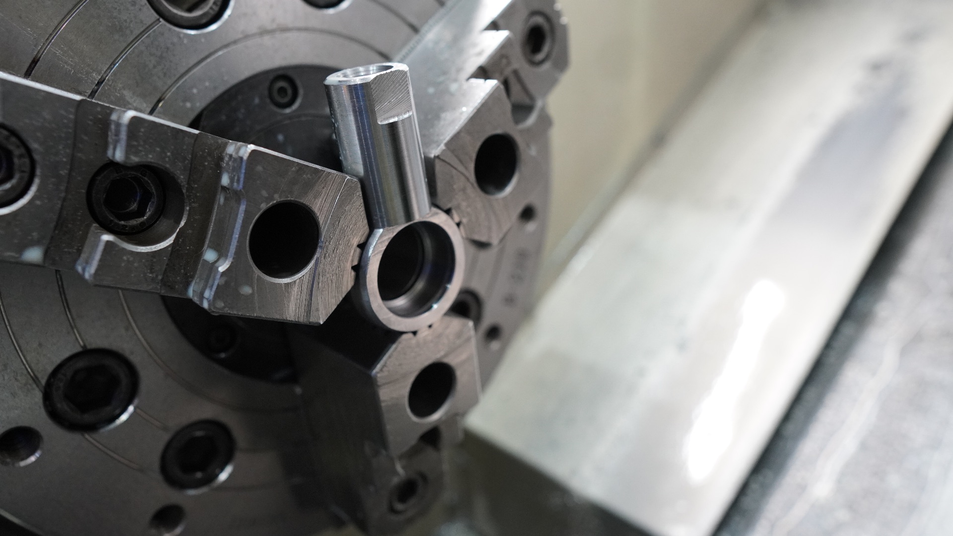 Растачивание проушины для подшипника. смотреть онлайн