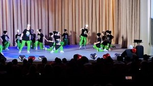 "Детки танцуют"