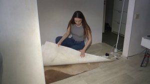 У жителей дома по улице Бориса Корнилова из-за дырявой крыши течет с потолка