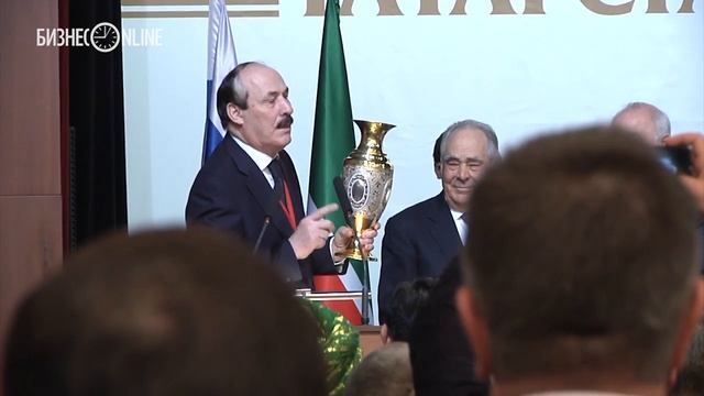 Рамазан Абдулатипов вручил Минтимеру Шаймиеву орден За заслуги перед Республикой Дагестан