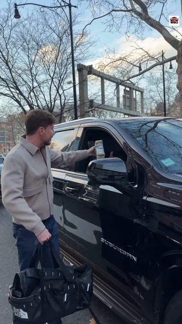Я Заплатил Всем, Кто Застрял В Пробке! MrBeast