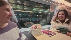 Из Питера в Москву на Сапсане вместе с тайцами: гости из Таиланда изучают Россию из окна поезда