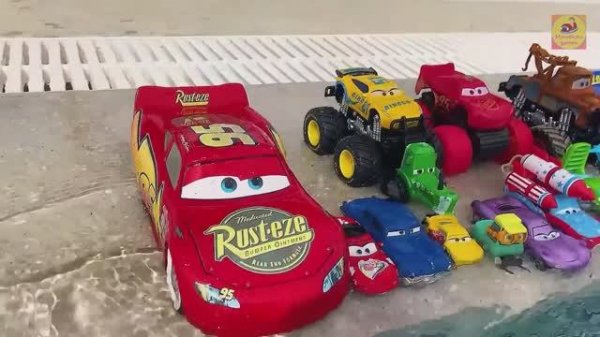 УЧИМ АНГЛИЙСКИЙ С ТАЧКАМИ: Распаковка Молнии Маккуина, Мэтра, Дока Хадсона и Круз Рамирес! 🚛📚🇬🇧