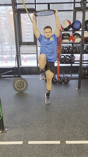 Наклон на одной ноге и 