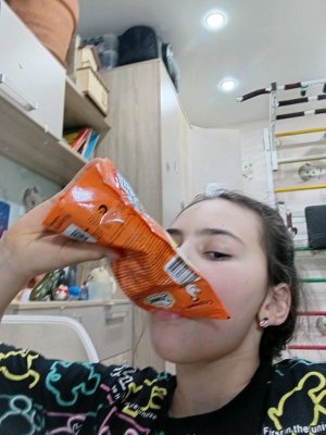 я стала я стала кватробером или сошла с ума пробую кошачий корм ммм а вкусно!