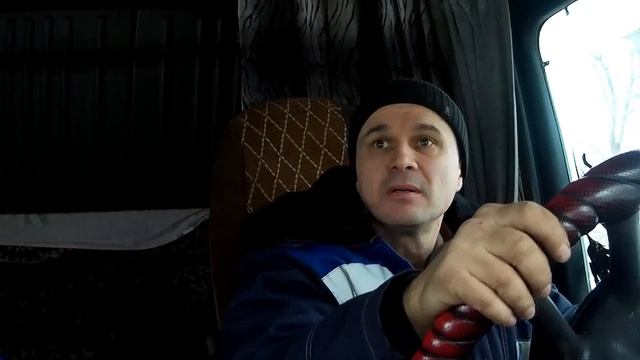 Работаю на скании. Запячиваю телегу задом. смотреть онлайн