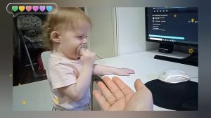 Ева маленькая хохотушка