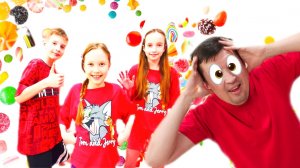 Челлендж Распаковка конфет Настя Матвей Полина и Папа играют