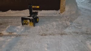 Снегоуборщик HUTER 4000. Тестируем, кидаем мокрый снег.