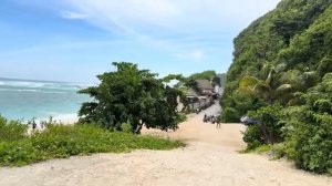 Беженец🇮🇩Бали. ЕМ Г0ВНО. ЖДУ АЛЫЕ ПАРУСА. ПОКУПАЮ ФУТБОЛКУ ЗА 5 ДОЛЛАРОВ. СРЫВАЮСЬ НА ОСТРОВ