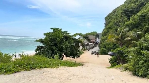 Беженец🇮🇩Бали. ЕМ Г0ВНО. ЖДУ АЛЫЕ ПАРУСА. ПОКУПАЮ ФУТБОЛКУ ЗА 5 ДОЛЛАРОВ. СРЫВАЮСЬ НА ОСТРОВ