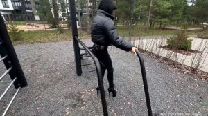Стройная девушка в кожаных Леггинсах.Мода и Стиль.Обтягивающая одежда.