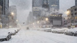 Метели и снегопады сковывают Москву: Балканский циклон засыпает столицу сугробами