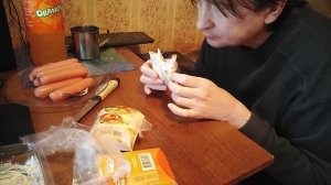 древнегреческий пир с салатом славянским, чикен роллом и сосисками молочными