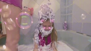 Песенка про ванную с игрушками Беатрис и Вероника