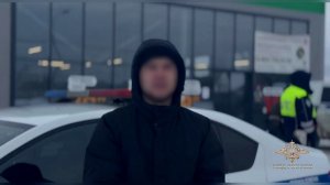 В Ленинградской области полицейские задержали наркодилера, который попытался избавиться от улик