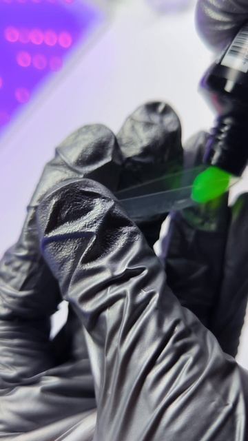 Маникюр в цветах Shock Me! 🩷