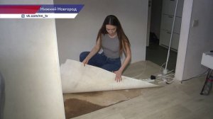У жителей дома по улице Бориса Корнилова из-за дырявой крыши течет с потолка